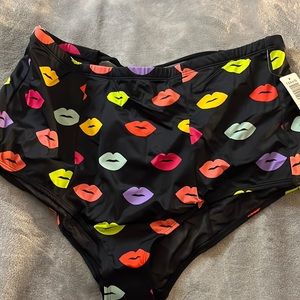 Bikini bottom lips